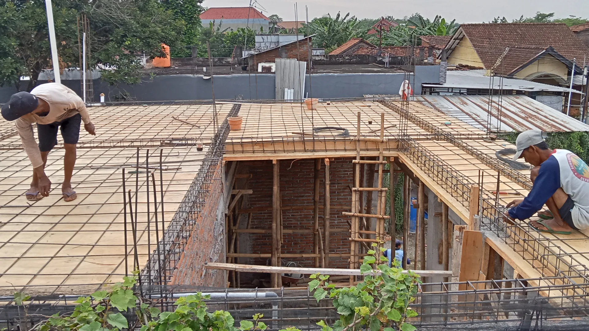 Besi Beton Terbaik: Panduan Memilih untuk Proyek Bangunan Anda